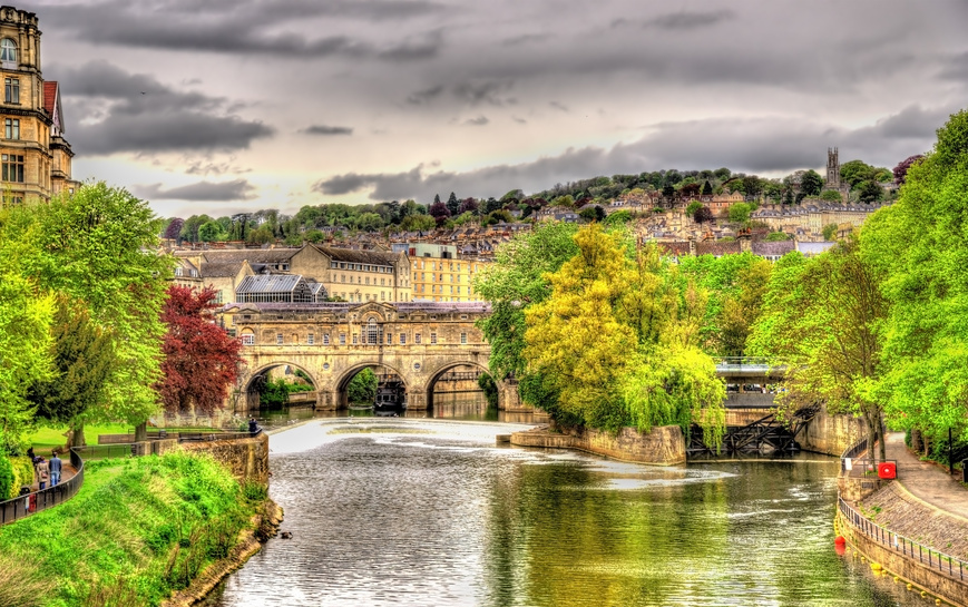 View of Bath town over the River Avon.