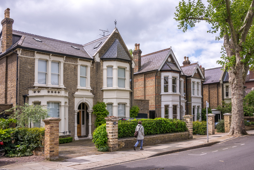 Large detached houses in a residential area of Richmond, England