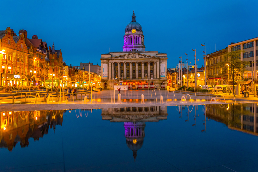 Night view of the town hall in Nottingham
